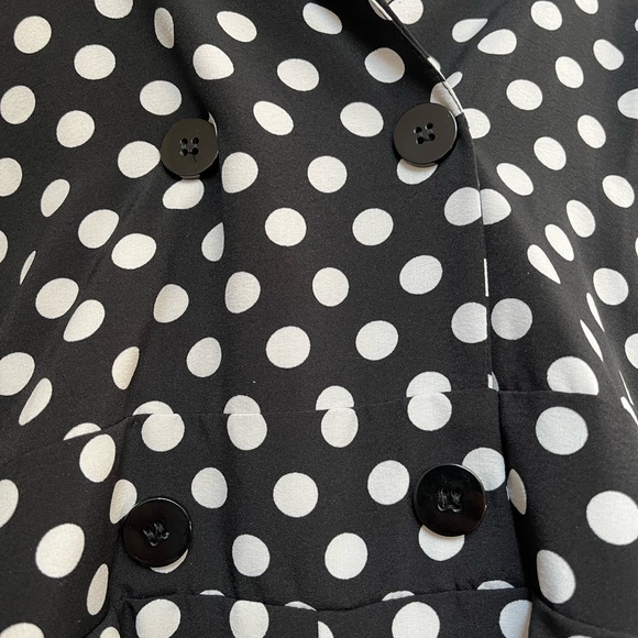 Halter style jumpsuit - Picture 4 of 6